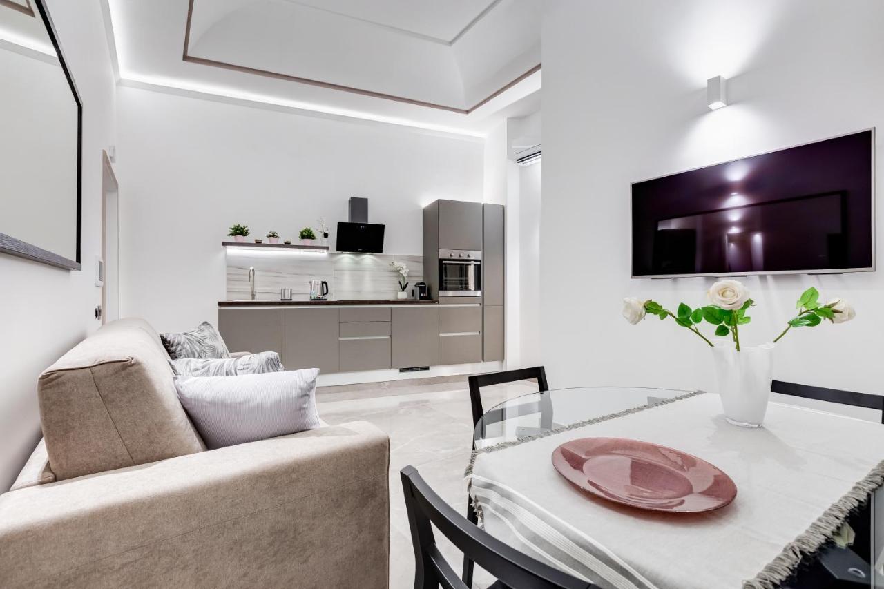 Unoseitre - Luxury Apartment & Suite Rome Bagian luar foto