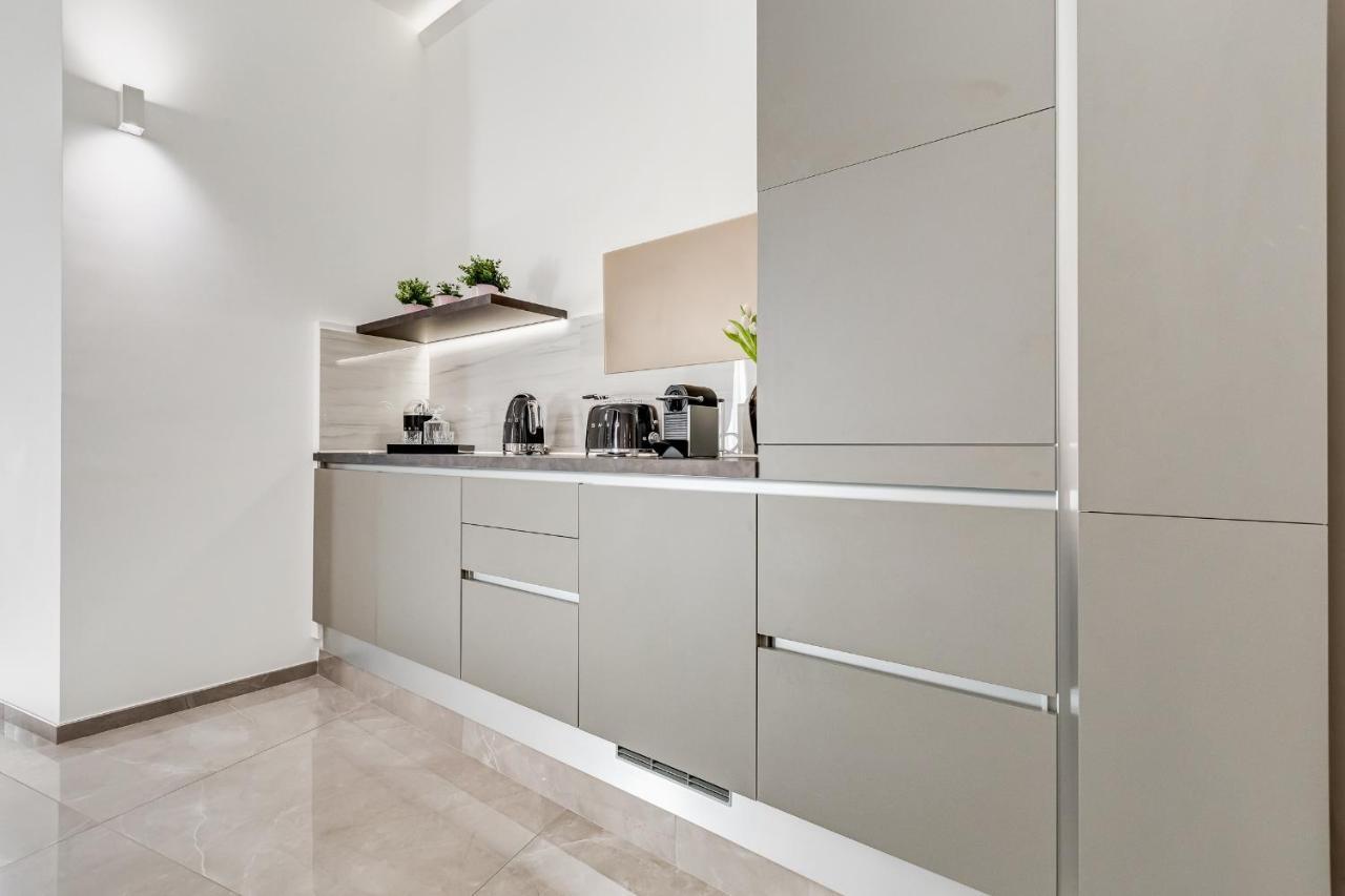 Unoseitre - Luxury Apartment & Suite Rome Bagian luar foto